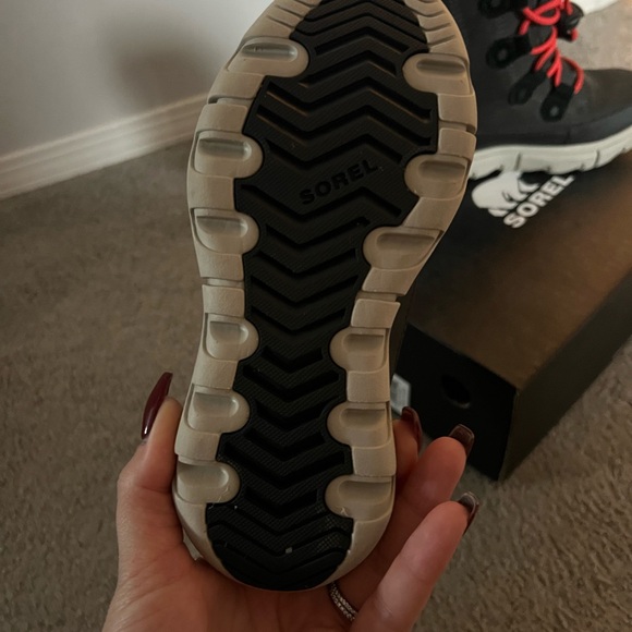 Sorel Winter boots 12y explorer lace up - Picture 2 of 4